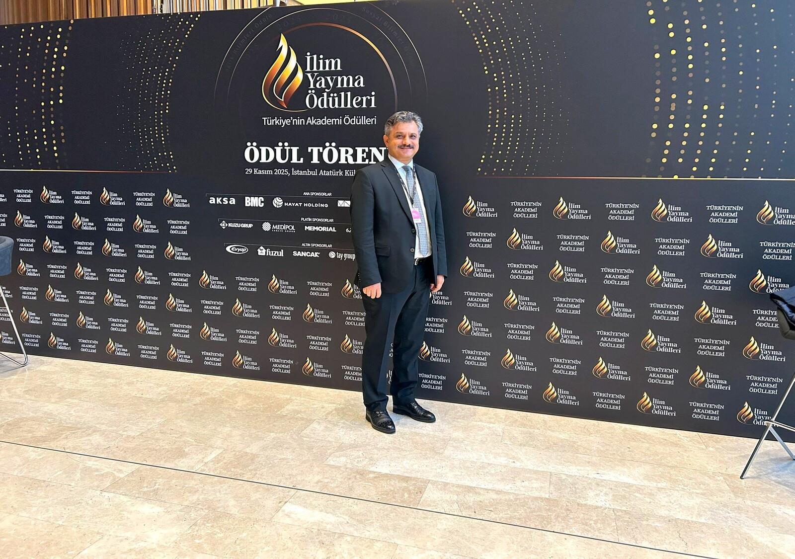 Rektörümüz Prof. Dr. Nihat Şındak İlim Yayma Ödülleri Takdim Töreni’ne Katıldı